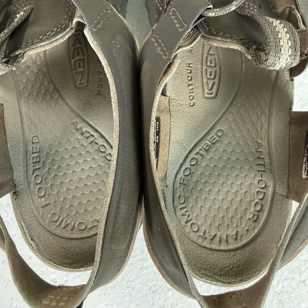 Keen Clearwater CNX Sandals Green Cordlock Round Toe Waterproof Men's Size 9.5